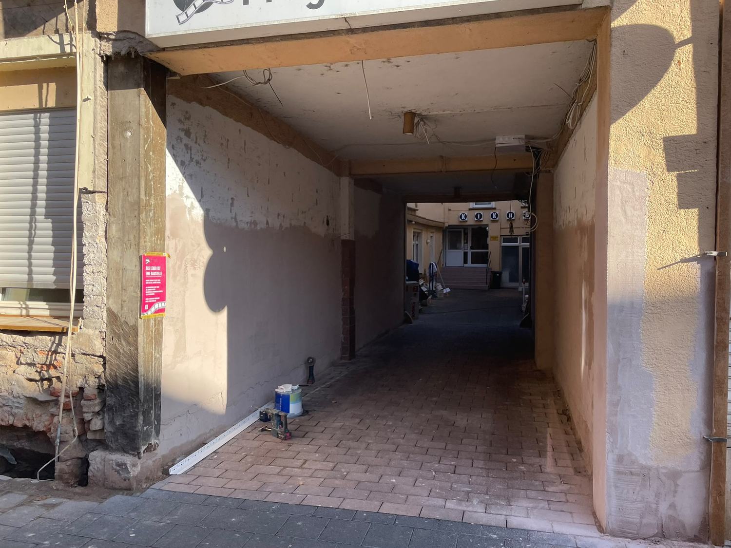 Einfahrt vor den Pflasterarbeiten in Bingen am Rhein
